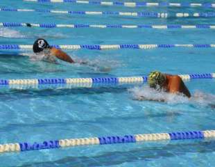 Πέφτουν στην πισίνα οι μικροί κολυμβητές του ΟΦΗ